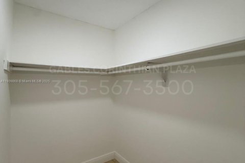 Apartamento en alquiler en Coral Gables, Florida, 2 dormitorios, 92.9 m2 № 1965482 - foto 10