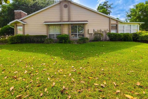 Townhouse in Ocala, Florida 2 bedrooms, 106.93 sq.m. № 2155848 - photo 3