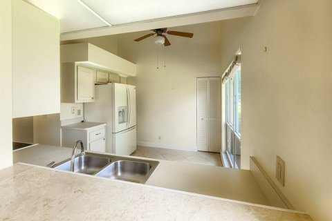 Townhouse in Ocala, Florida 2 bedrooms, 106.93 sq.m. № 2155848 - photo 12