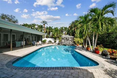 House in Tampa, Florida 4 bedrooms, 204.01 sq.m. № 1440836 - photo 10
