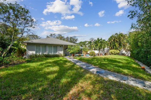 House in Tampa, Florida 4 bedrooms, 204.01 sq.m. № 1440836 - photo 8