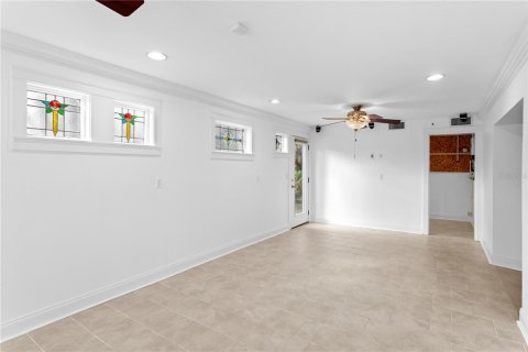 House in Tampa, Florida 3 bedrooms, 156.08 sq.m. № 2141994 - photo 6