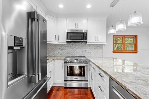 House in Tampa, Florida 3 bedrooms, 156.08 sq.m. № 2141994 - photo 12