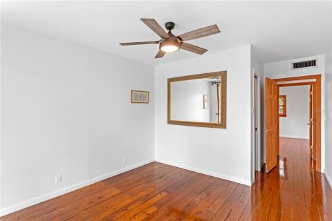 House in Tampa, Florida 3 bedrooms, 156.08 sq.m. № 2141994 - photo 23