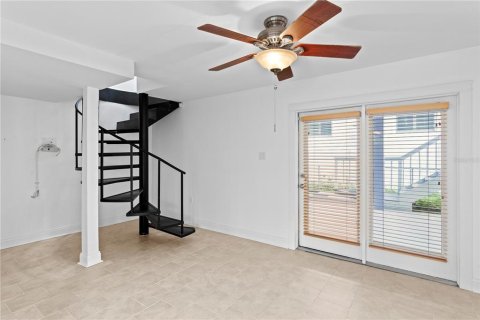 House in Tampa, Florida 3 bedrooms, 156.08 sq.m. № 2141994 - photo 9