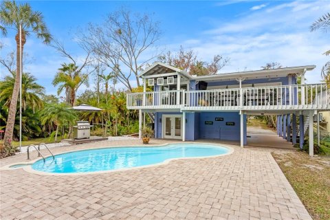 House in Tampa, Florida 3 bedrooms, 156.08 sq.m. № 2141994 - photo 3