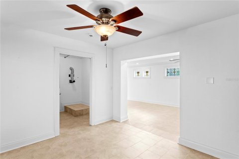 House in Tampa, Florida 3 bedrooms, 156.08 sq.m. № 2141994 - photo 7