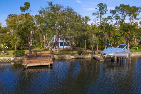 House in Tampa, Florida 3 bedrooms, 156.08 sq.m. № 2141994 - photo 4