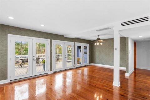 House in Tampa, Florida 3 bedrooms, 156.08 sq.m. № 2141994 - photo 17