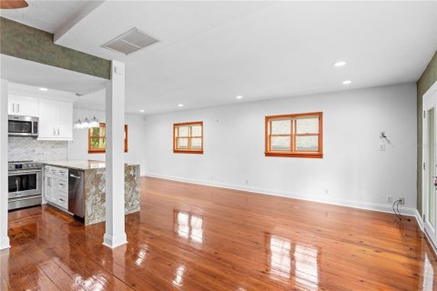 House in Tampa, Florida 3 bedrooms, 156.08 sq.m. № 2141994 - photo 15