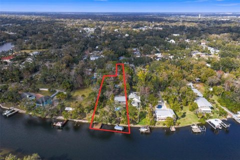 House in Tampa, Florida 3 bedrooms, 156.08 sq.m. № 2141994