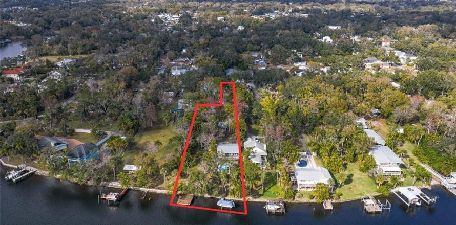 House in Tampa, Florida 3 bedrooms, 156.08 sq.m. № 2141994