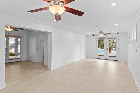 House in Tampa, Florida 3 bedrooms, 156.08 sq.m. № 2141994 - photo 5