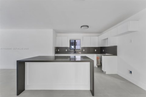 Immobilier commercial à vendre à Miami, Floride № 2001285 - photo 6