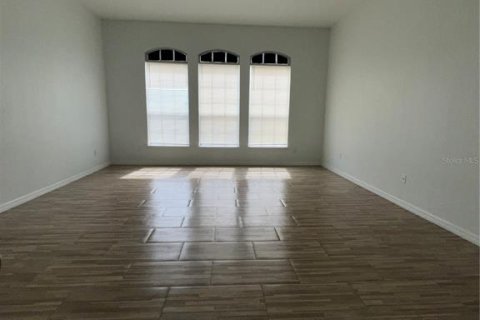 Villa ou maison à louer à Orlando, Floride: 4 chambres, 273.5 m2 № 2400419 - photo 9