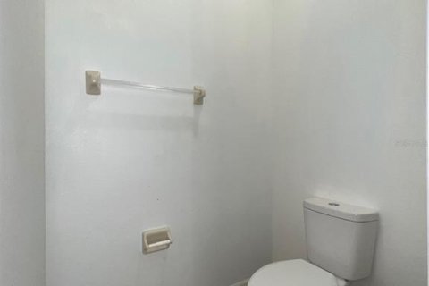 Villa ou maison à louer à Orlando, Floride: 4 chambres, 273.5 m2 № 2400419 - photo 23