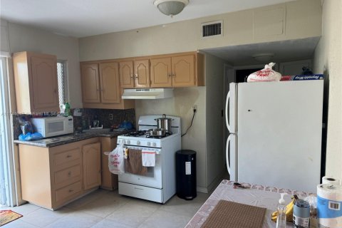 Immobilier commercial à vendre à North Miami, Floride: 268.67 m2 № 1935901 - photo 4