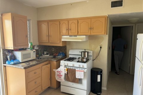 Immobilier commercial à vendre à North Miami, Floride: 268.67 m2 № 1935901 - photo 3