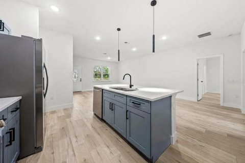 Villa ou maison à louer à Dunnellon, Floride: 4 chambres, 144.93 m2 № 2431096 - photo 3