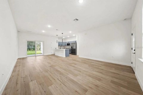 Villa ou maison à louer à Dunnellon, Floride: 4 chambres, 144.93 m2 № 2431096 - photo 2
