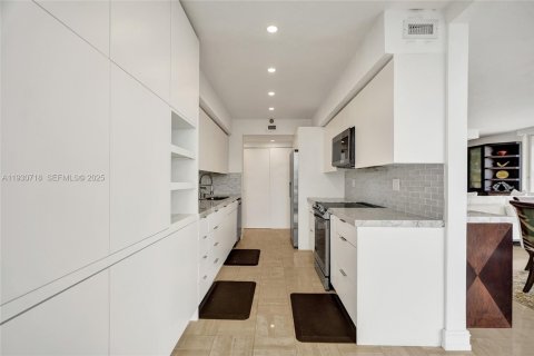 Copropriété à vendre à Aventura, Floride: 3 chambres, 184.88 m2 № 1989848 - photo 13