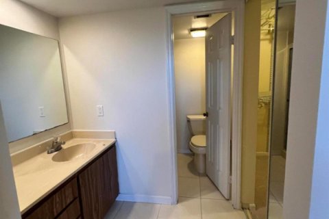 Condo in West Palm Beach, Florida, 2 bedrooms  № 2086785 - photo 5