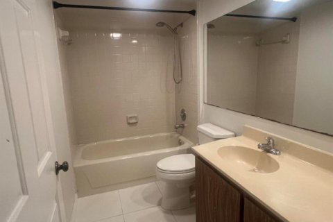 Condo in West Palm Beach, Florida, 2 bedrooms  № 2086785 - photo 13