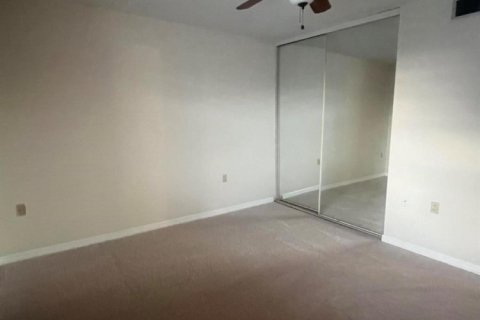 Condo in West Palm Beach, Florida, 2 bedrooms  № 2086785 - photo 12