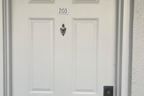 Condo in West Palm Beach, Florida, 2 bedrooms  № 2086785 - photo 7