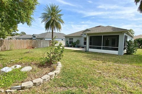 House in Edgewater, Florida 3 bedrooms, 150.32 sq.m. № 1589725 - photo 15