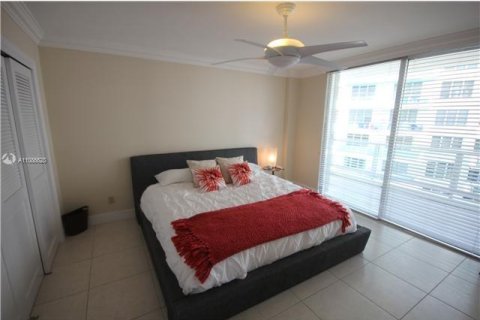 Condo in Miami Beach, Florida, 2 bedrooms  № 1981241 - photo 13