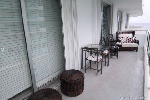 Condo in Miami Beach, Florida, 2 bedrooms  № 1981241 - photo 21