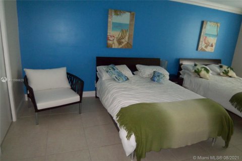 Condo in Miami Beach, Florida, 2 bedrooms  № 1981241 - photo 16