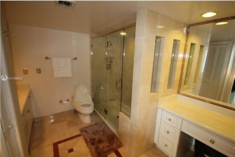 Condo in Miami Beach, Florida, 2 bedrooms  № 1981241 - photo 19