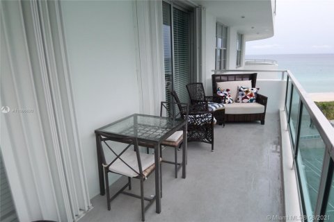 Condo in Miami Beach, Florida, 2 bedrooms  № 1981241 - photo 22