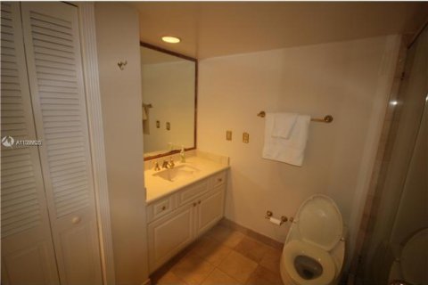 Condo in Miami Beach, Florida, 2 bedrooms  № 1981241 - photo 20