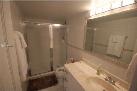 Condo in Miami Beach, Florida, 2 bedrooms  № 1981241 - photo 18