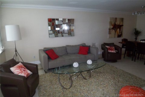 Condo in Miami Beach, Florida, 2 bedrooms  № 1981241 - photo 10