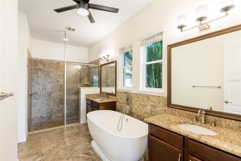 House in Bradenton, Florida 3 bedrooms, 245.35 sq.m. № 2110364 - photo 23