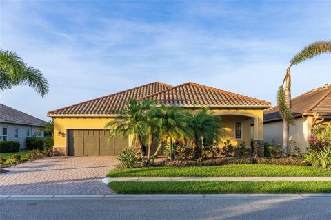 House in Bradenton, Florida 3 bedrooms, 245.35 sq.m. № 2110364 - photo 2