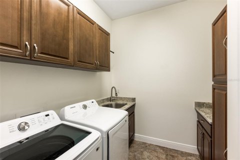 House in Bradenton, Florida 3 bedrooms, 245.35 sq.m. № 2110364 - photo 18