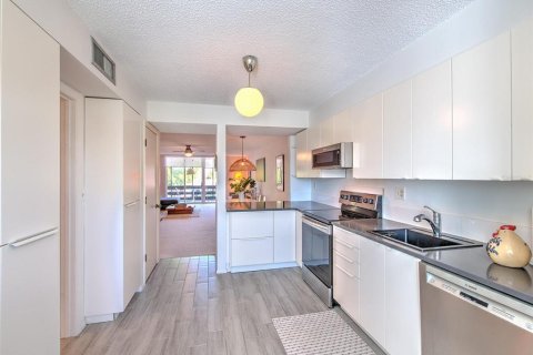 Condominio en alquiler en Longboat Key, Florida, 2 dormitorios, 135.27 m2 № 1537432 - foto 13