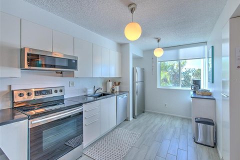 Condominio en alquiler en Longboat Key, Florida, 2 dormitorios, 135.27 m2 № 1537432 - foto 11