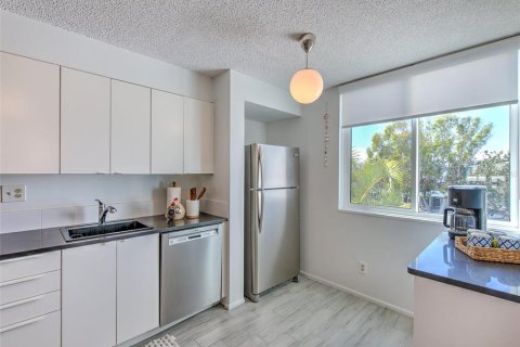 Condominio en alquiler en Longboat Key, Florida, 2 dormitorios, 135.27 m2 № 1537432 - foto 12