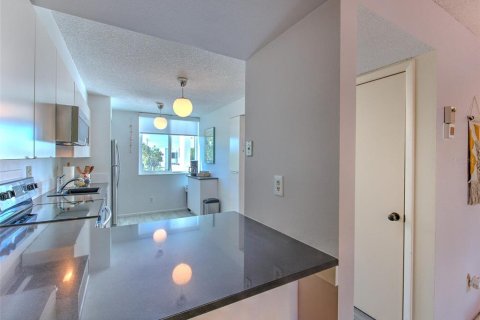 Condominio en alquiler en Longboat Key, Florida, 2 dormitorios, 135.27 m2 № 1537432 - foto 14