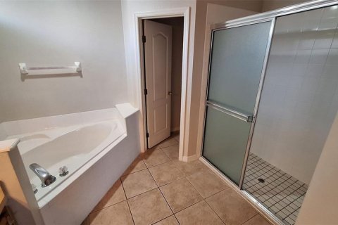 House in Tavares, Florida 4 bedrooms, 176.61 sq.m. № 2214076 - photo 8