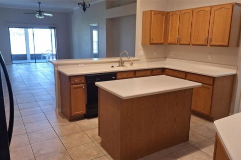 House in Tavares, Florida 4 bedrooms, 176.61 sq.m. № 2214076 - photo 4