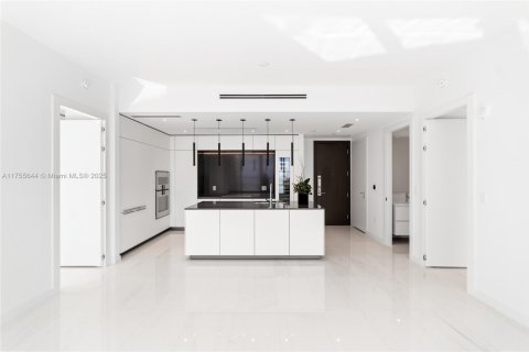 Condo in Miami, Florida, 2 bedrooms  № 1501596 - photo 8