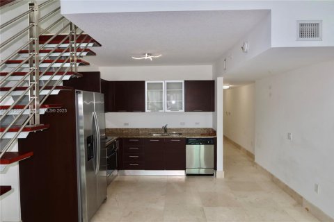 Appartement à louer à Miami, Floride: 1 chambre, 91.14 m2 № 1947203 - photo 2