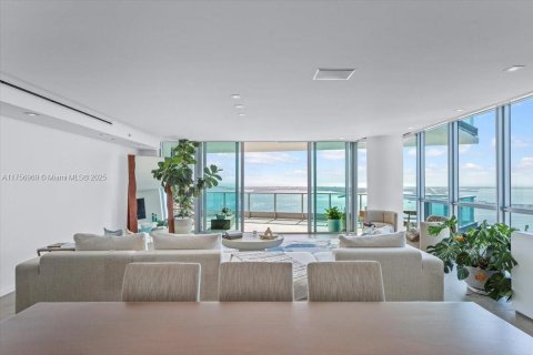 Copropriété à vendre à Miami, Floride: 4 chambres, 317.26 m2 № 1875485 - photo 16